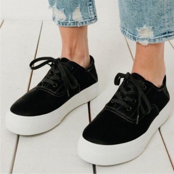 VINCE | Copley Black Suede Platform Lace Up Sneakers Women’s Size 6 - Picture 1 of 13